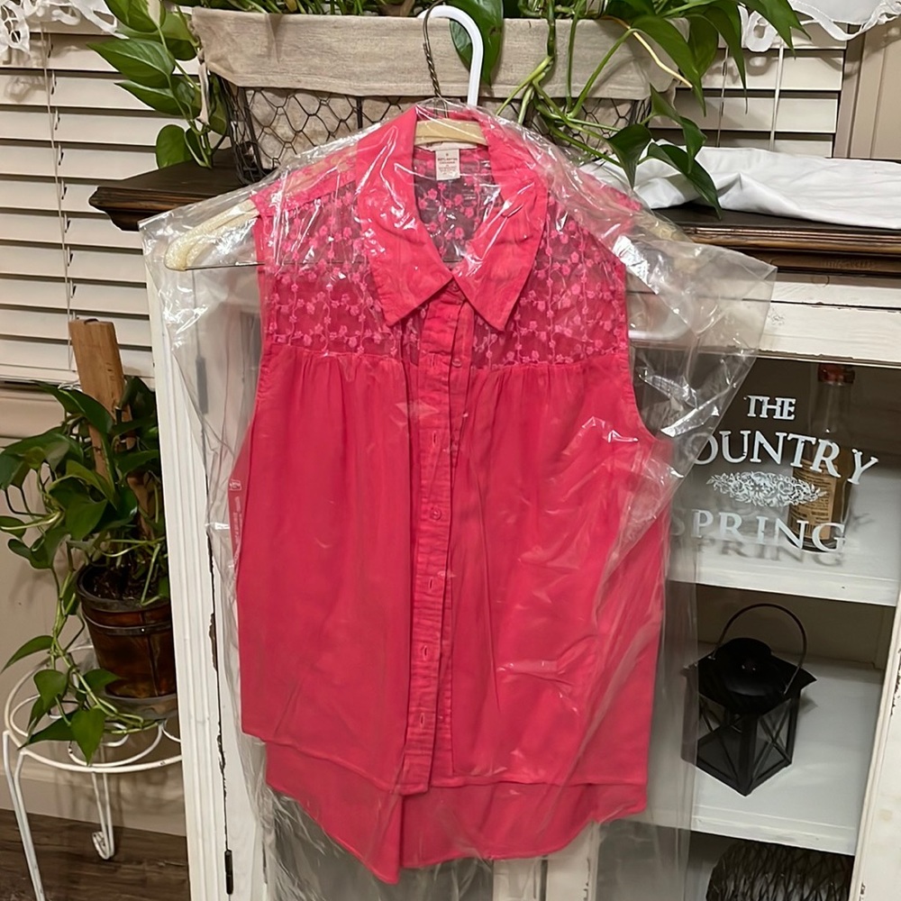 Arizona brand small sleeveless button down blouse gently used